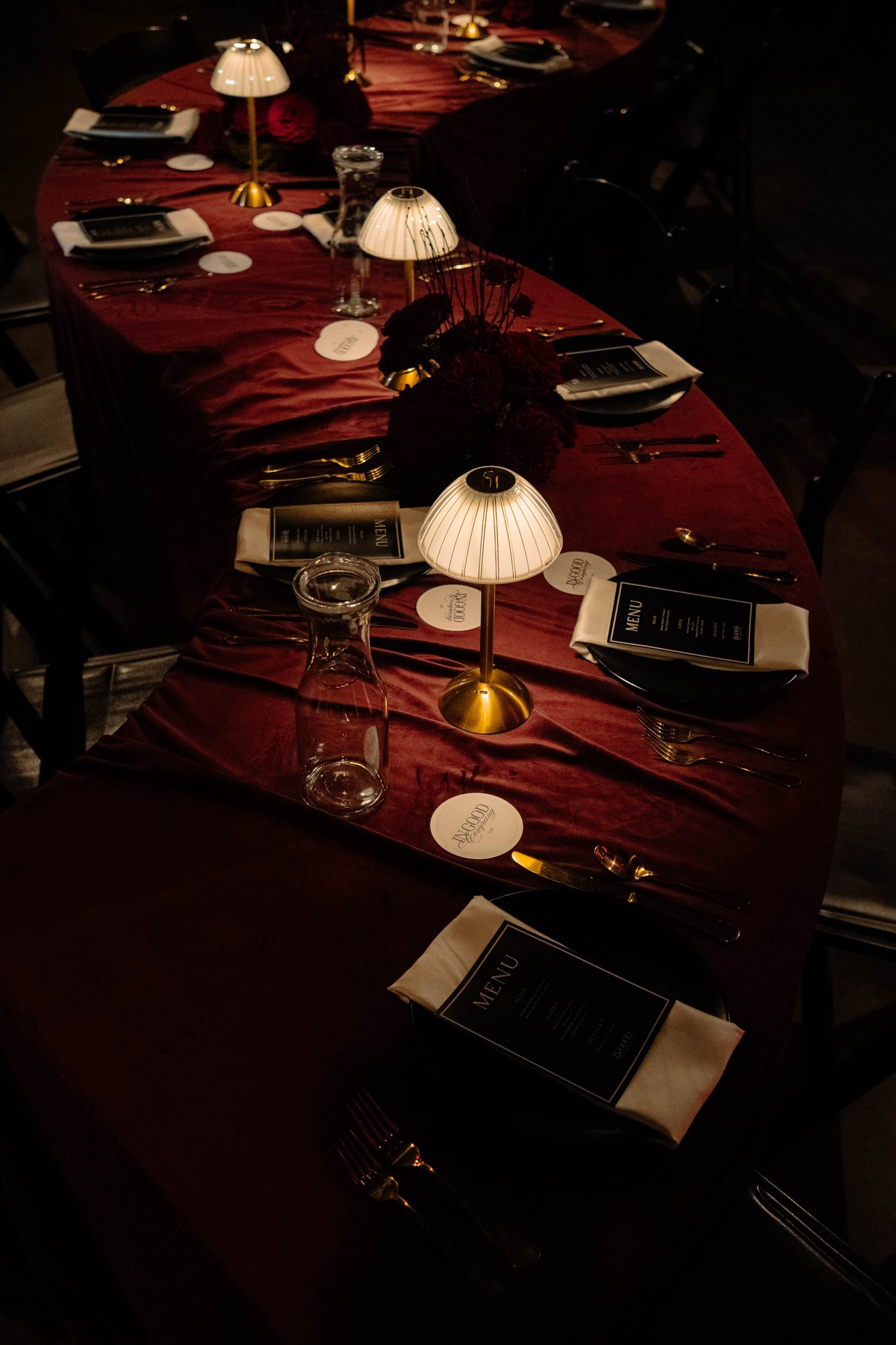 Menu, velvet, and lamps: the table detail